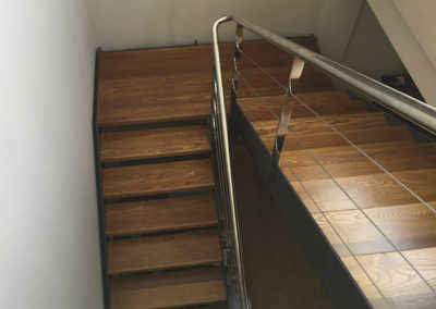 Escaleras a medida peldaño visto madera